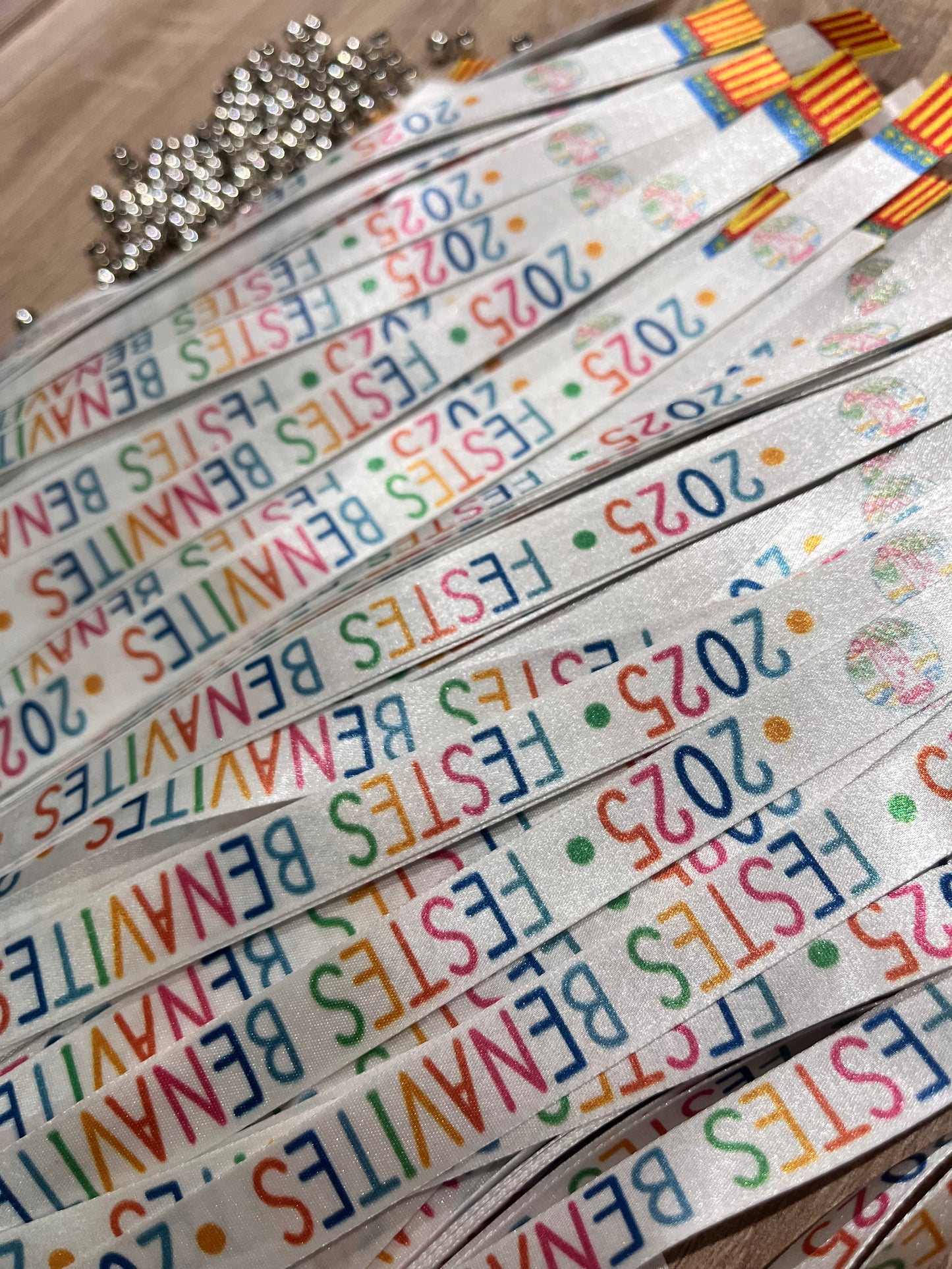Pulseras Personalizadas para Fiestas – Tela, Impresas o Tejidas